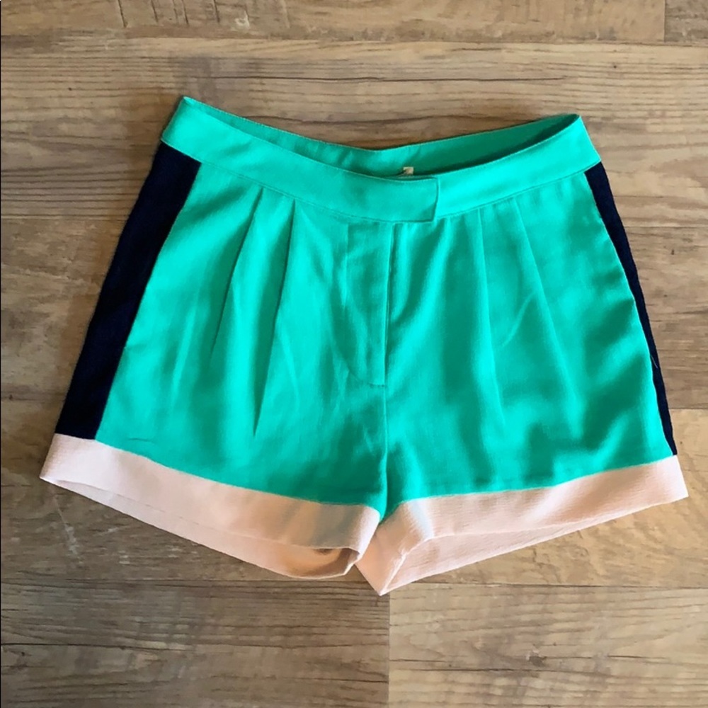 🪴NWT Ellison High Rise Shorts Size Small